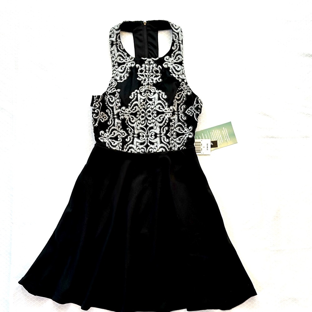 🤩 NEW! Beaded top, built-in bra, pockets, CUTE BACK! Formal black dress is WOW!